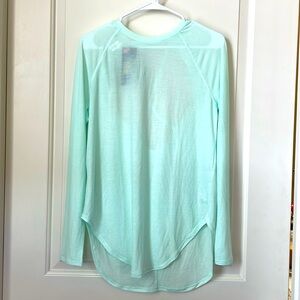 NWT Sheer Underarmour Heat gear long sleeve size Medium